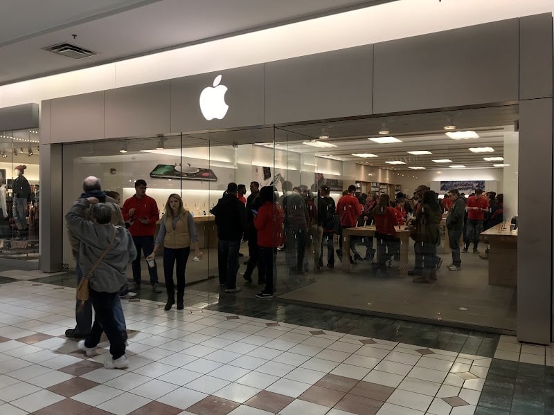 Apple Store Eastview Mall